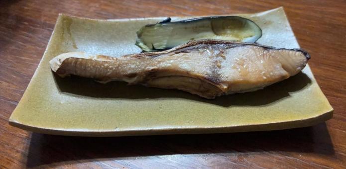 R7.08.27 焼きぶりと茄子漬け R7.08.27 焼きぶりと茄子漬けの写真