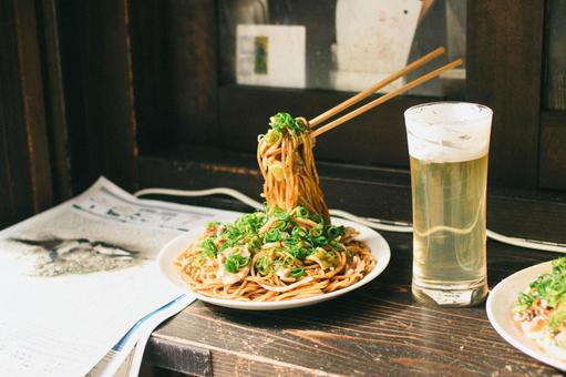 食品サンプル 焼きそばとビール 食品サンプル 焼きそばとビール 食品サンプル,焼きそば,ビールの写真素材