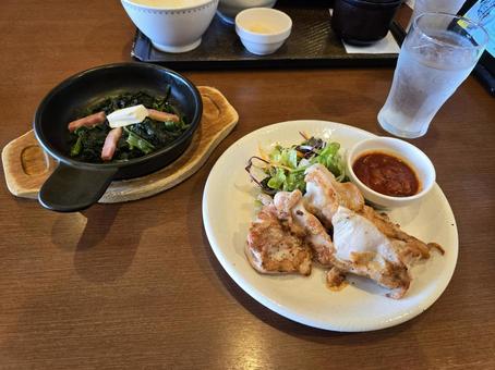 ジューシーな若鶏のグリル ジューシーな若鶏のグリル 若鶏,チキン,鶏肉料理の写真素材