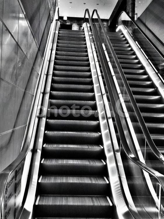 エスカレーター１　上り 東京,丸の内,日本の写真素材