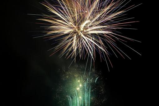 函館湯の川温泉の人気がある花火大会 祭り,夜空,はなびの写真素材