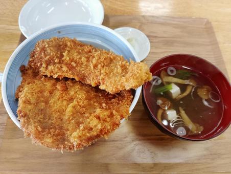 秩父名物ワラジカツ丼 秩父名物ワラジカツ丼の写真