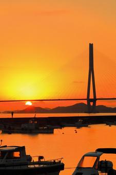 多々羅大橋に初日の出-7 多々羅大橋に初日の出-7 年賀状,初日の出,朝日の写真素材