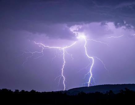 紫雲に走る電光 紫雲に走る電光の写真