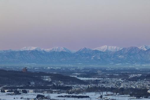 朝焼けと日高山脈の写真