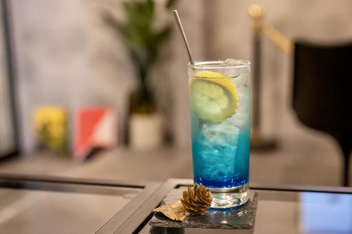 ブルーハワイのモクテル・おしゃれなバー モクテル,ブルーハワイ,青の写真素材