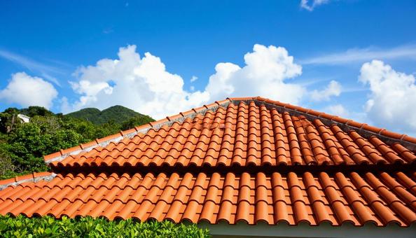 赤瓦と青空の写真