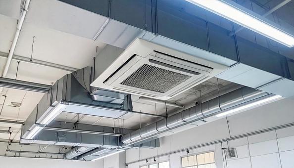 建物内部天井の空調ダクト 建物内部天井の空調ダクトの写真