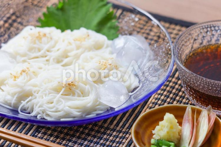 素麺　そうめん　めんつゆ　薬味　氷 めんつゆ,薬味,美味しいの写真素材