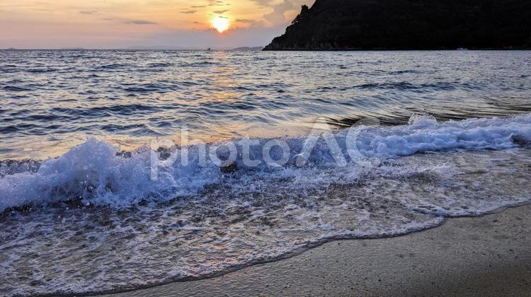 鴨池海岸の夕日-14 今治市,大西町,鴨池海岸の写真素材