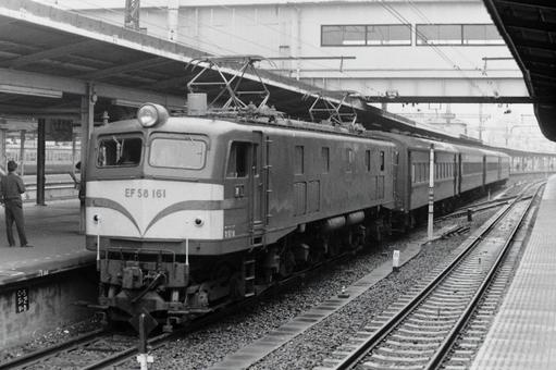EF58形電気機関車(EF58 161) EF58形電気機関車(EF58 161)の写真