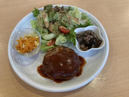 デミグラスハンバーグセット デミグラスハンバーグセット ハンバーグ,デミグラスハンバーグ,サラダの写真素材