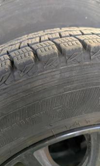 スタッドレスタイヤ 履き替え,スタッドレスタイヤ,冬の写真素材