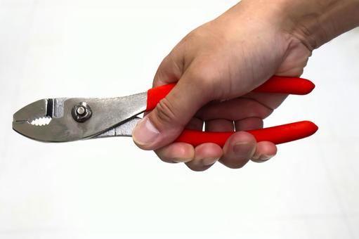 プライヤーを持つ男性の手　DIY作業工具 プライヤー,diy,メンテナンスの写真素材