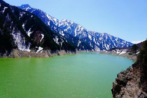 黒部ダムからの景色 黒部ダムからの景色 黒四ダム,エメラルドグリーン,富山の写真素材