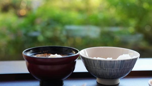 ごはんと味噌汁 ごはんと味噌汁の写真