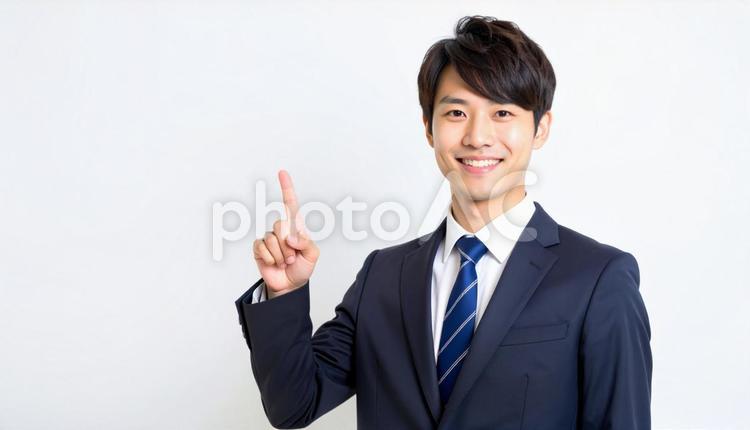 スーツ姿の若い男性・人差し指を立てている ビジネスマン,指差し,男性の写真素材
