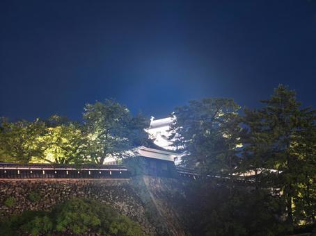 ライトアップされた夜の松江城 夜景,松江城,城の写真素材