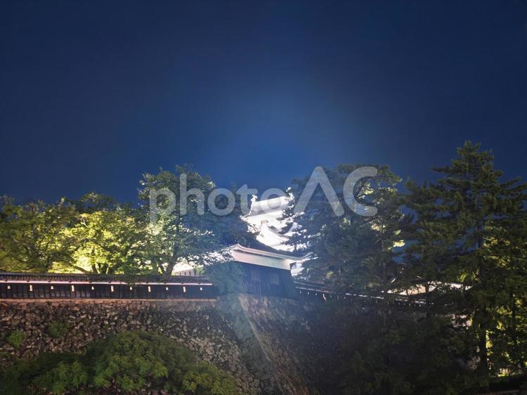 ライトアップされた夜の松江城 夜景,松江城,城の写真素材