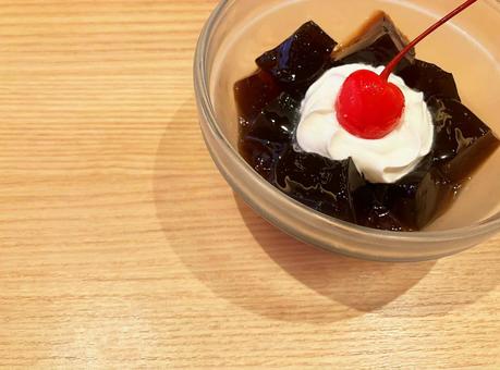 さくらんぼがのったコーヒーゼリー さくらんぼがのったコーヒーゼリー コーヒーゼリー,ゼリー,スイーツの写真素材