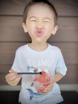 かき氷 かき氷 子ども,かき氷,夏の写真素材
