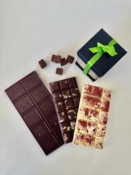 チョコレートギフト 板チョコ,チョコレート,ブラックチョコレートの写真素材