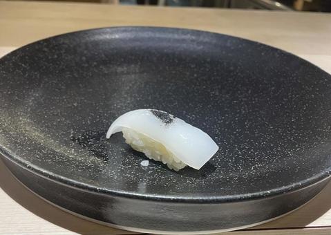 白銀の舞:海からの贈り物 イカの鮨 白銀の舞:海からの贈り物 イカの鮨 寿司,イカ,握り寿司の写真素材
