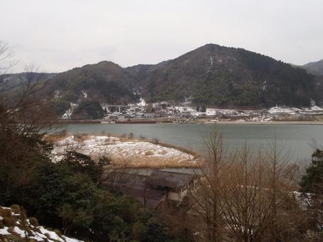 從元武都一側眺望丸山川的景色 從元武都一側眺望丸山川的景色