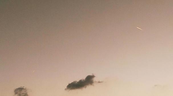 夕焼け空と飛行機 夕焼け空と飛行機の写真