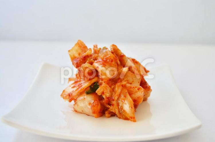 キムチ（背景白） 食べ物,漬物,白菜の写真素材