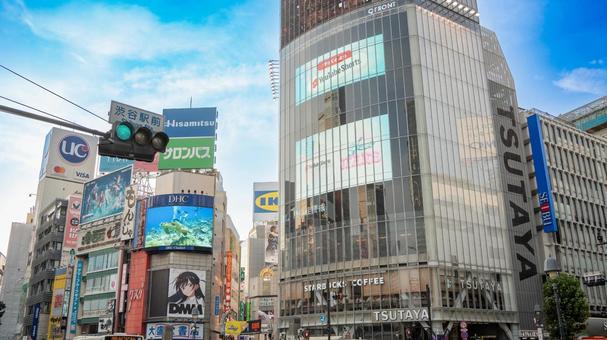 渋谷スクランブル交差点の夕方 渋谷スクランブル交差点の夕方の写真