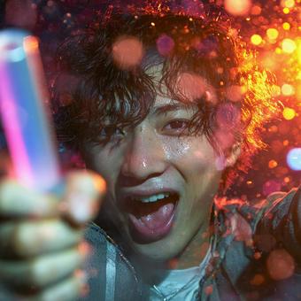 歓声と熱気に包まれたライブ会場 歓声と熱気に包まれたライブ会場の写真