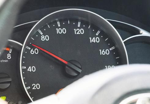 時速60kmのスピードメーター 時速60kmのスピードメーターの写真