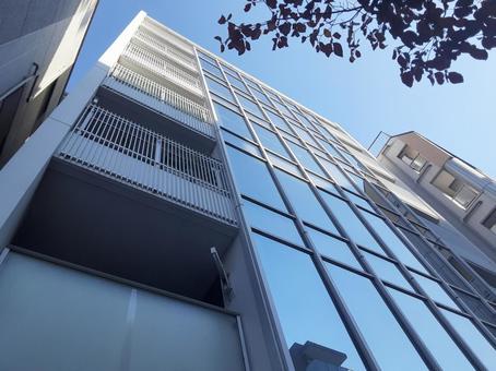 オフィスビルと青空 オフィスビル,高層,青空の写真素材