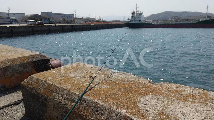 海釣り用釣り竿をセットした海 海釣り,釣り,海の写真素材