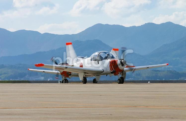 離陸準備中の海上自衛隊練習機T-5 海上自衛隊,自衛隊,ミリタリーの写真素材