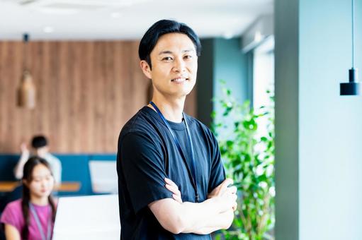 オフィスで働くビジネスパーソン オフィスで働くビジネスパーソン 男性,ビジネスマン,オフィスの写真素材