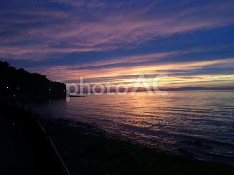 海岸線の夕暮れ 日暮れ,水域,暁の写真素材