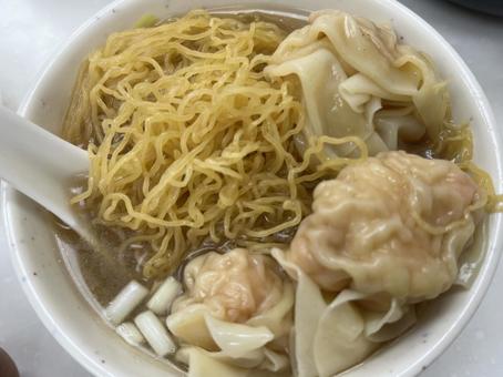 海老ワンタン麺 海老ワンタン麺の写真