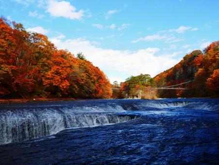 青い空　染まる紅葉　吹割の滝 日本,自然,川の写真素材