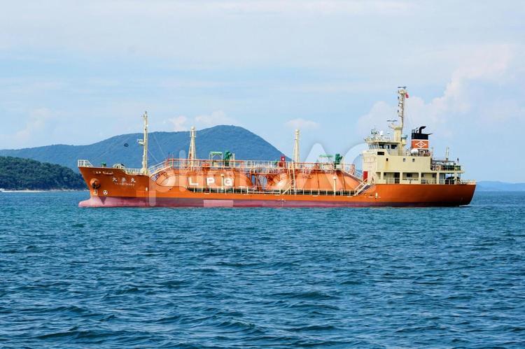 日本のエネルギーを支えるLPG船 タンカー,船,液化石油ガスの写真素材