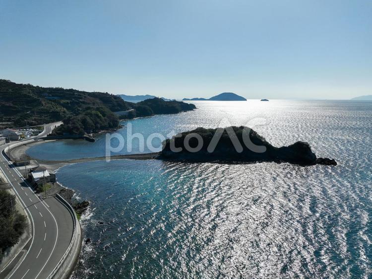 愛媛県八幡浜浜　夕方のねずみ島の風景 ねずみ島,鼠島,島の写真素材