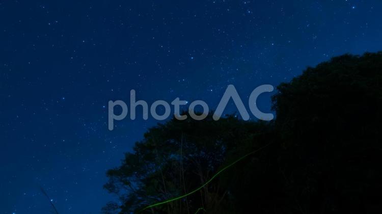 星と舞う、ひかりの詩 星空,ホタル,夜の写真素材