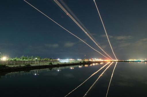 空に浮かぶ軌跡 沖縄県,瀬長島,飛行機の写真素材
