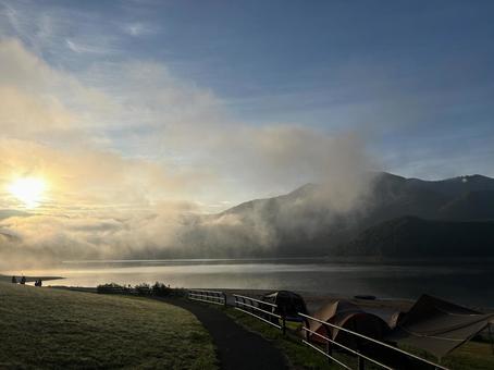 朝焼けの湖 朝焼け,湖,金山湖の写真素材