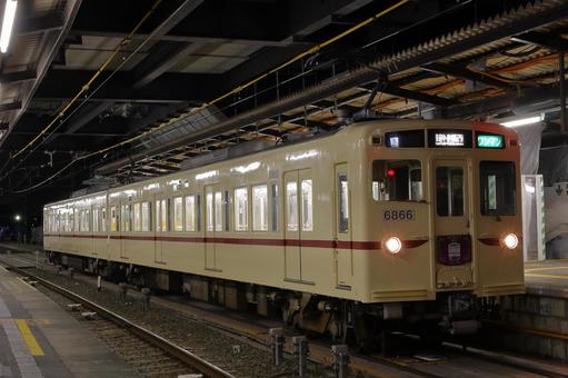 京王電鉄、6000系、リバイバルカラーの写真