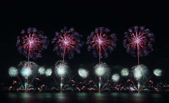 湖上打ち上げ花火/松江水郷祭 打ち上げ花火,夏,花火の写真素材