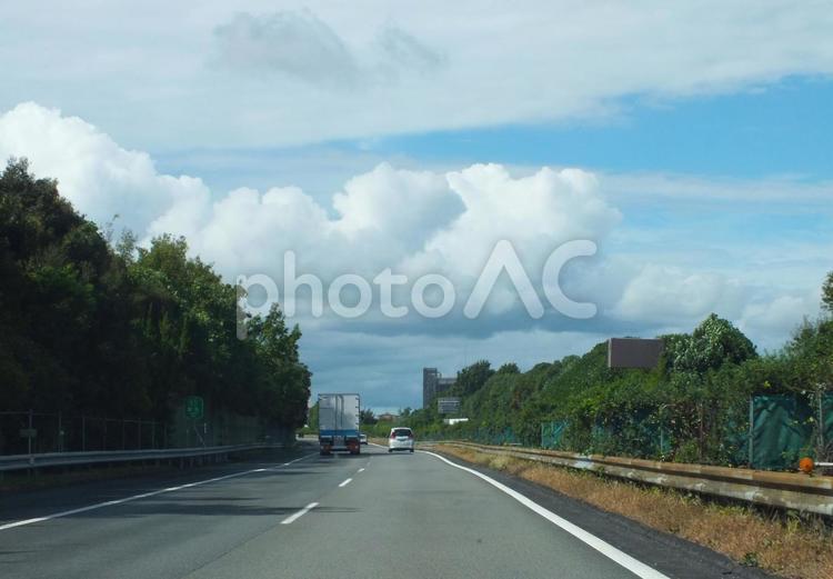 もくもくの白い勢力ある雲の世界へ トラック,車,車両の写真素材