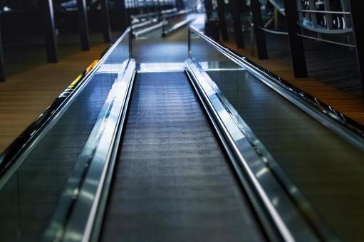 水平なエスカレーター エスカレーター,水平,動くの写真素材