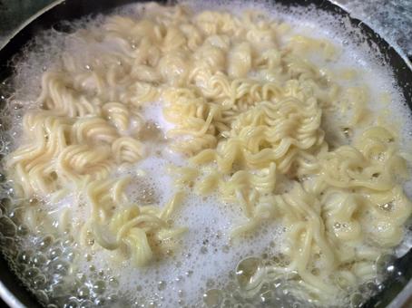 ラーメン作る ラーメン作るの写真